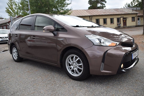 Toyota Prius+ 3 of 23
