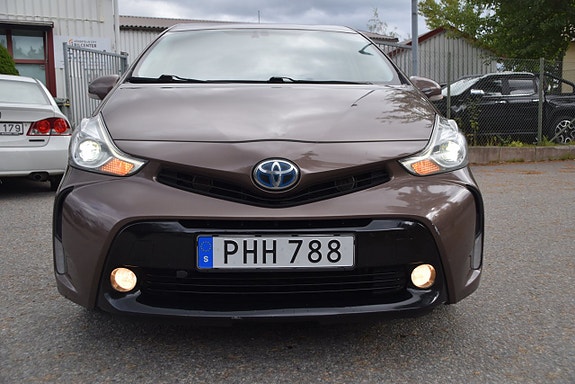 Toyota Prius+ 2 of 23