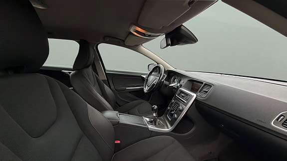 Volvo V60 11 of 27