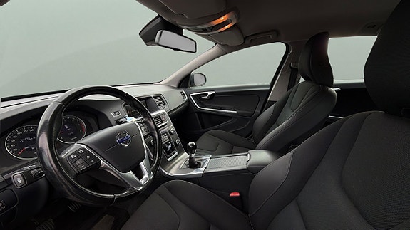 Volvo V60 9 of 27
