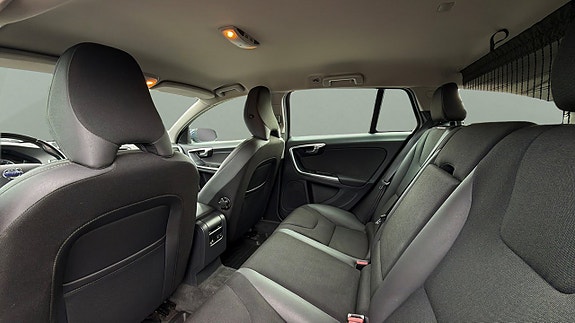 Volvo V60 12 of 27