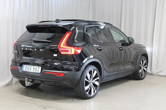 Volvo XC40 2 of 30