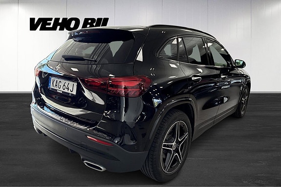 Mercedes-Benz GLA200 3 of 12