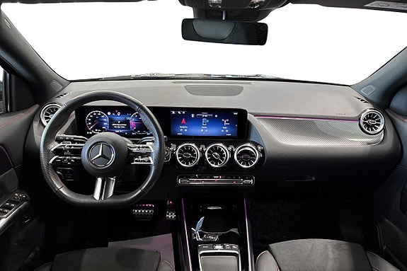 Mercedes-Benz GLA200 8 of 12