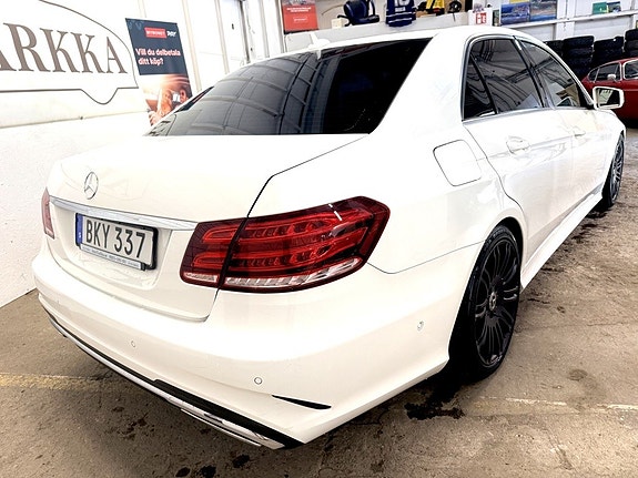 Mercedes-Benz E220 5 of 11