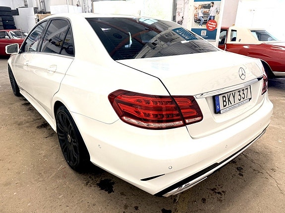Mercedes-Benz E220 7 of 11