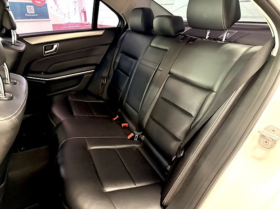 Mercedes-Benz E220 11 of 11
