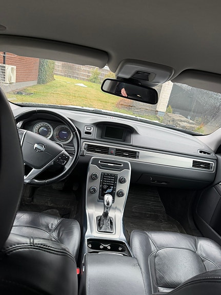 Volvo V70 4 of 5