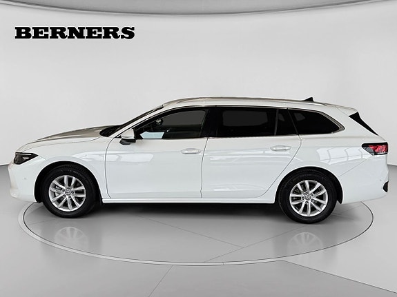 Volkswagen Passat 2 of 11