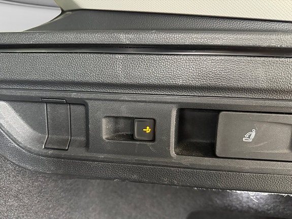 Volkswagen Passat 5 of 12