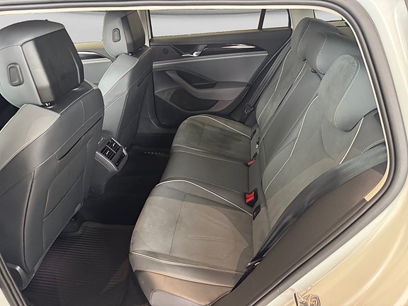 Volkswagen Passat 10 of 12