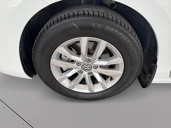 Volkswagen Passat 11 of 12