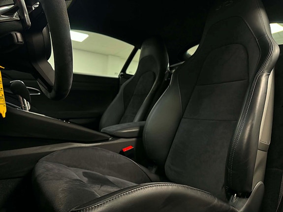 Porsche 718 Cayman GTS 16 of 21