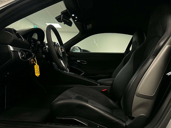 Porsche 718 Cayman GTS 15 of 21