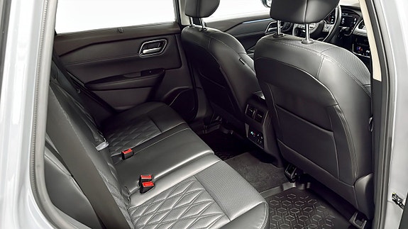 Nissan X-Trail 5 of 12
