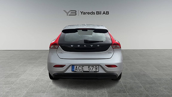 Volvo V40 4 of 9