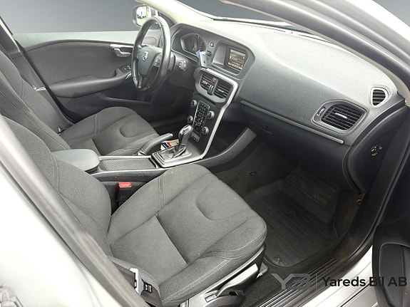 Volvo V40 8 of 9