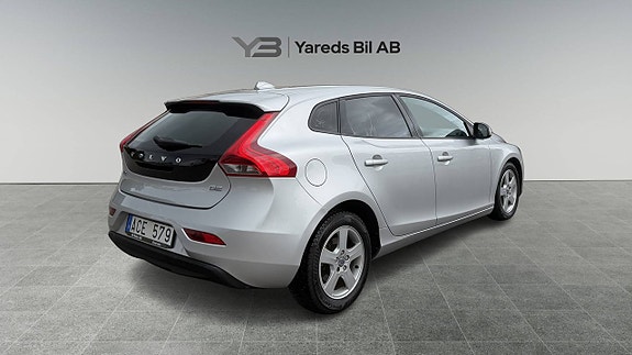 Volvo V40 6 of 9