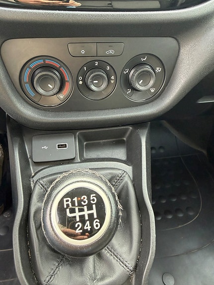 Fiat Doblò Cargo 17 of 20