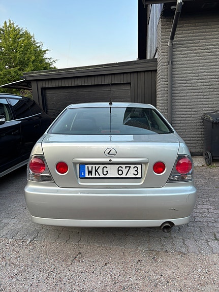 Lexus IS200 4 of 13