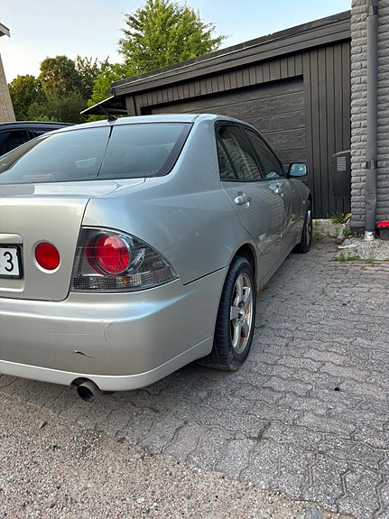Lexus IS200 5 of 13