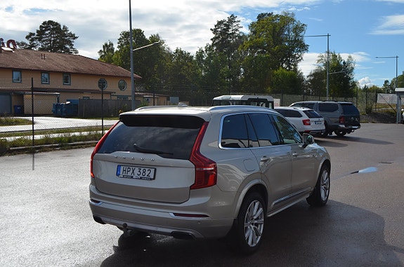 Volvo XC90 12 of 27