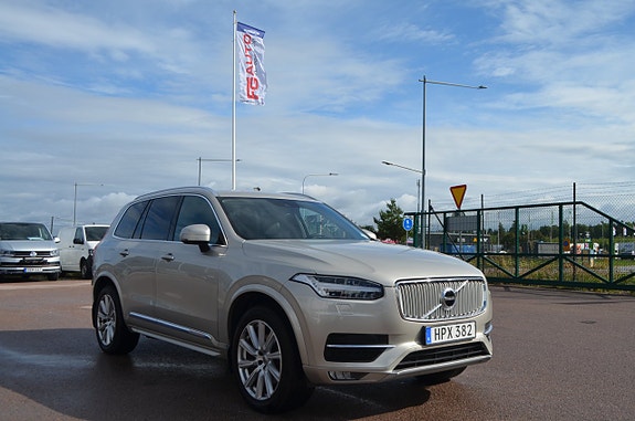 Volvo XC90 16 of 27