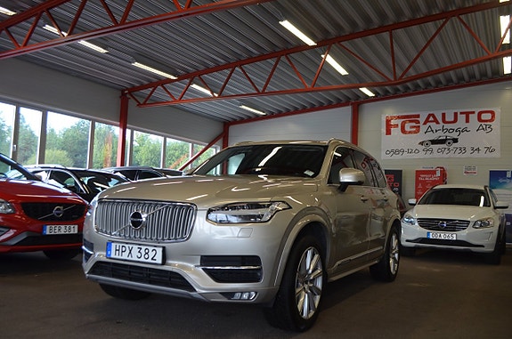 Volvo XC90 2 of 27