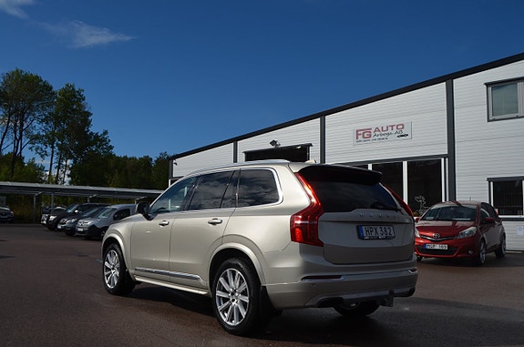 Volvo XC90 11 of 27