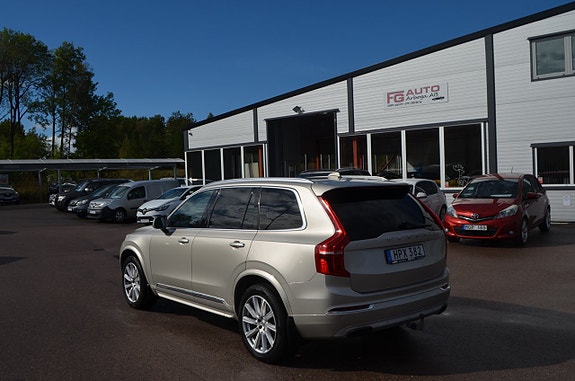 Volvo XC90 10 of 27