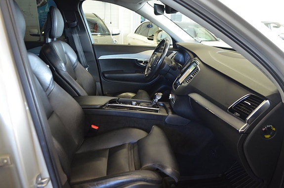 Volvo XC90 17 of 27