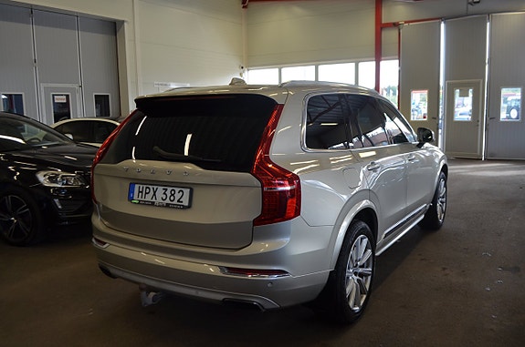 Volvo XC90 5 of 27