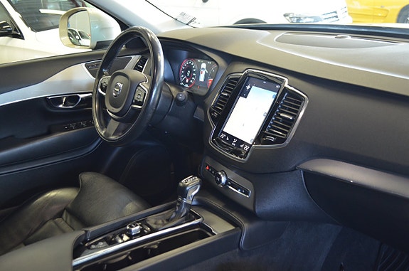 Volvo XC90 18 of 27