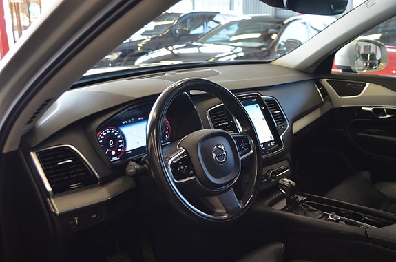 Volvo XC90 19 of 27