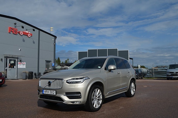 Volvo XC90 8 of 27