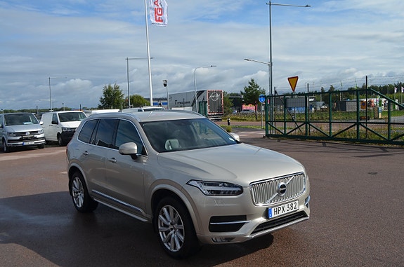 Volvo XC90 15 of 27