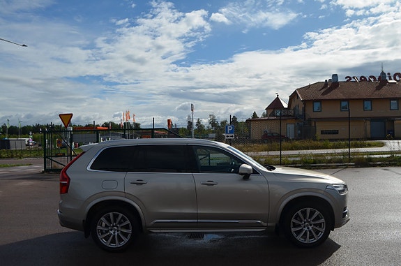 Volvo XC90 14 of 27