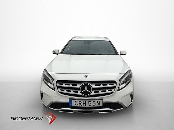 Mercedes-Benz GLA180 2 of 30