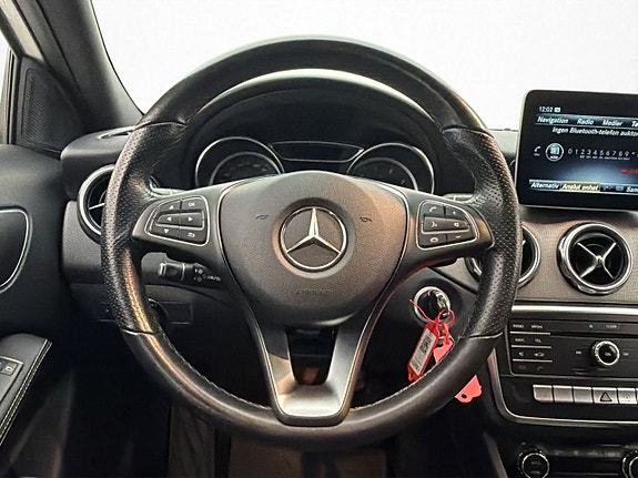 Mercedes-Benz GLA180 12 of 30