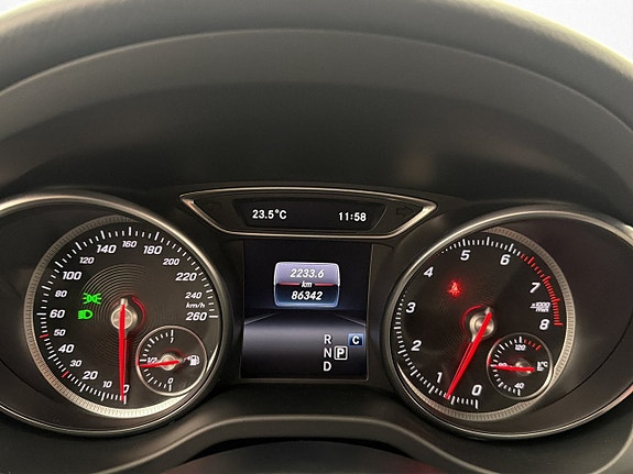 Mercedes-Benz GLA180 15 of 30