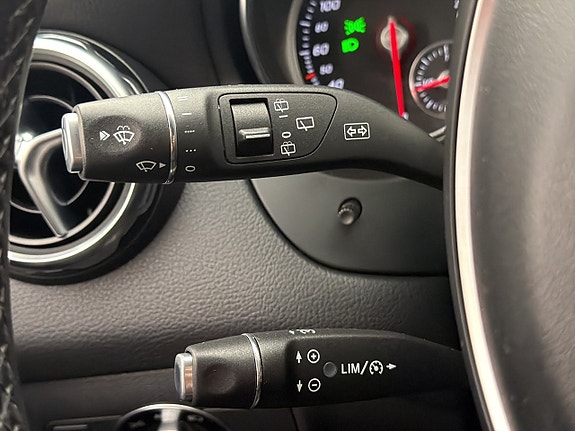 Mercedes-Benz GLA180 13 of 30