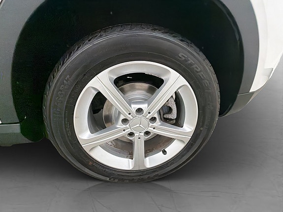 Mercedes-Benz GLA180 28 of 30