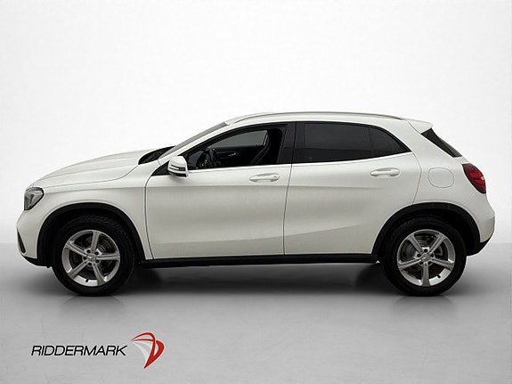 Mercedes-Benz GLA180 4 of 30