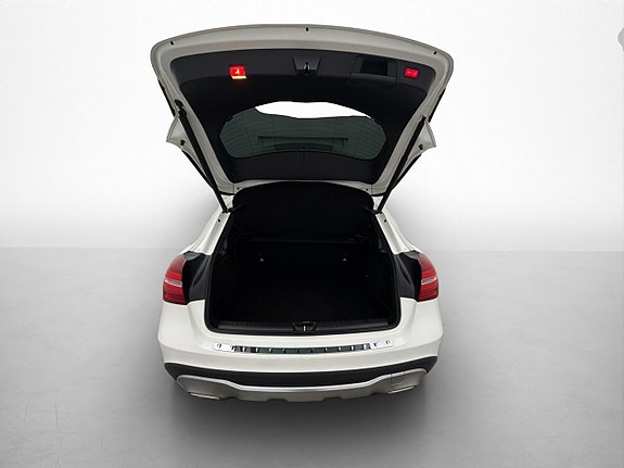 Mercedes-Benz GLA180 23 of 30