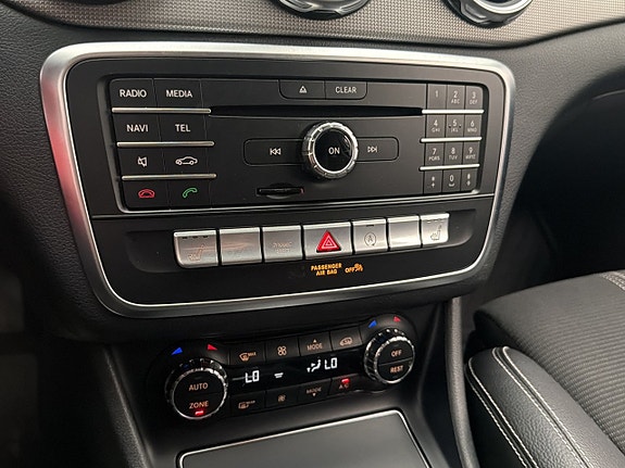 Mercedes-Benz GLA180 21 of 30