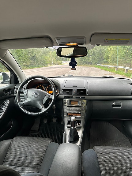 Toyota Avensis 5 of 6