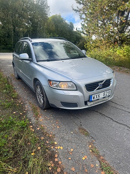 Volvo V50 2 of 5