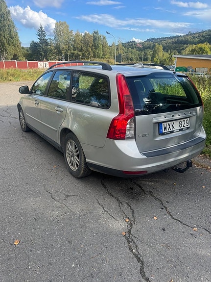 Volvo V50 3 of 5