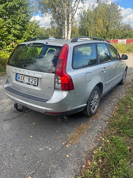 Volvo V50 4 of 5