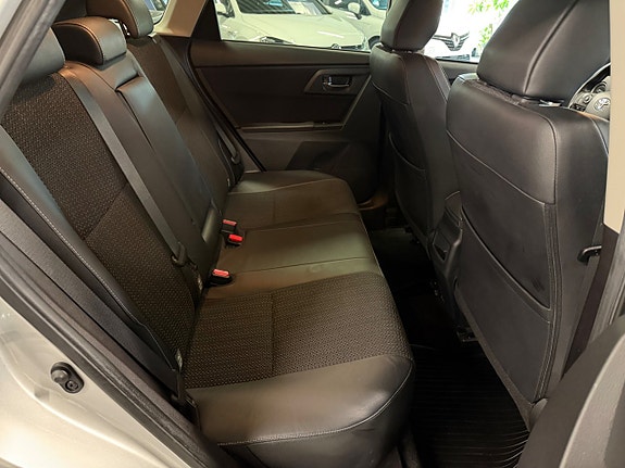 Toyota Auris 7 of 17